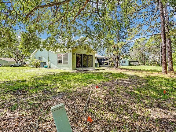 4th image of 1370 SE Rivergreen Circle