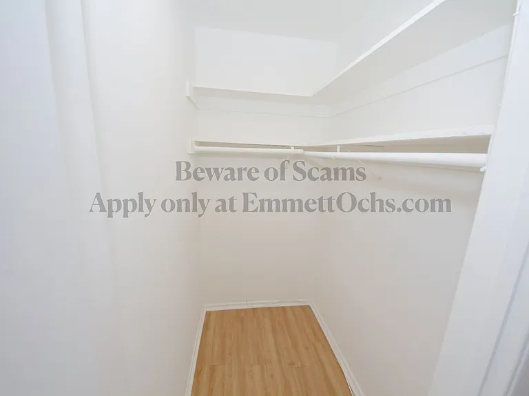 Mayfield Manor — Photo 16