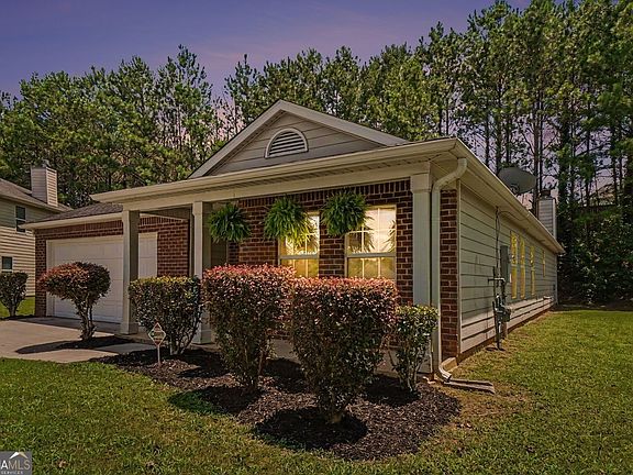 3rd image of 460 Pinevale Ct