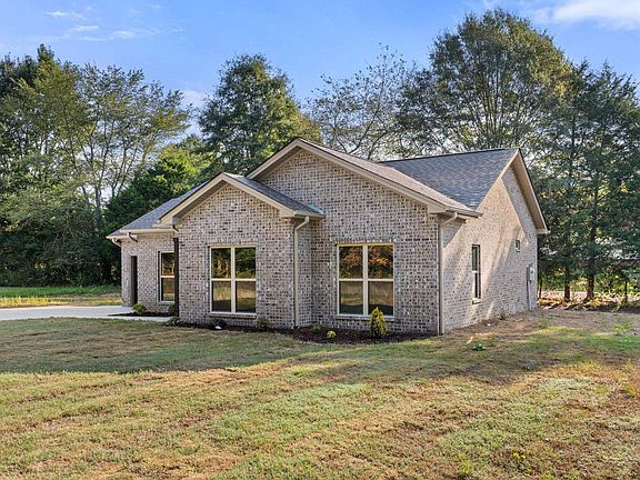 3rd image of 104 County Road 283