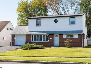 39 Pumpkin Hill Rd, Levittown, PA 19056