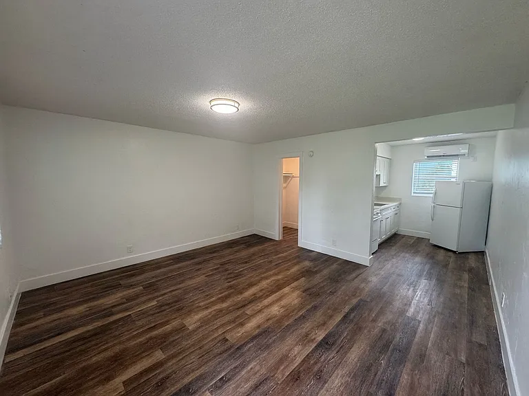 1821 Thomas St #2 — Photo 15