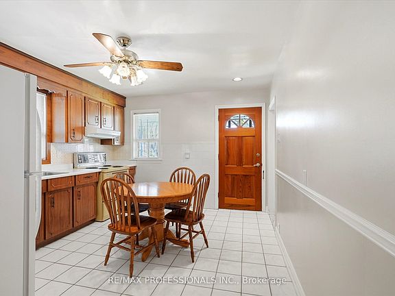 3rd image of 31 Stanmills Rd