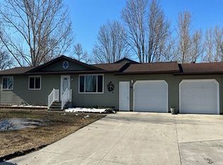 406 9th St NW, Fosston, MN 56542