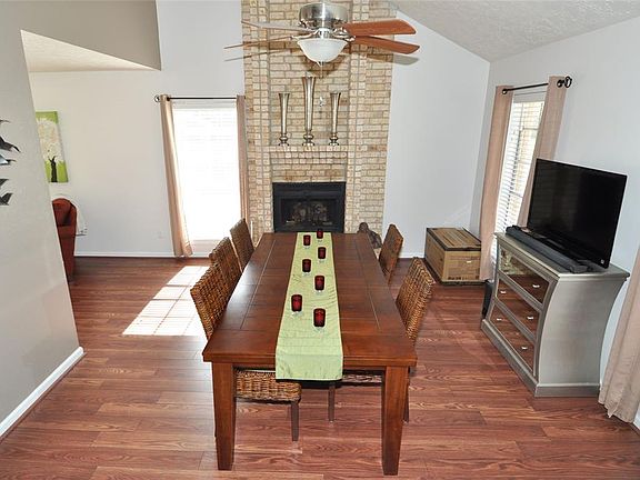 5th image of 2902 Royal Glen Dr