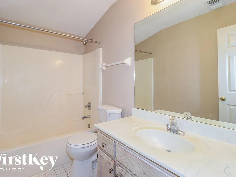 1049 Nolan Ln — Photo 14