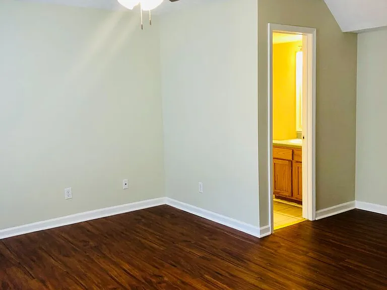 363 E Jefferson St — Photo 12