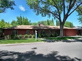 915 Carla Ln photo 1