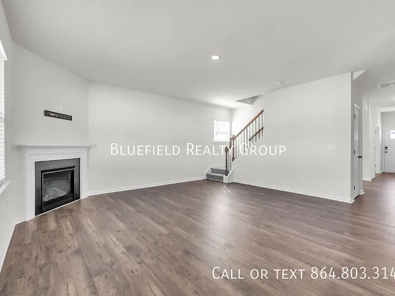 380 Fenwick Dr — Photo 4