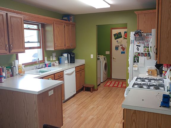 5th image of 422 Hillcrest Dr