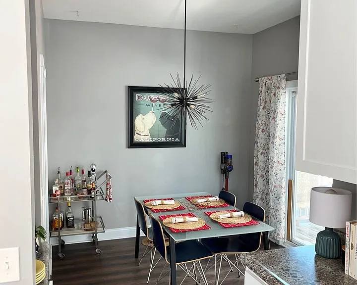 2102 N Cambridge Ave #2102 — Photo 6