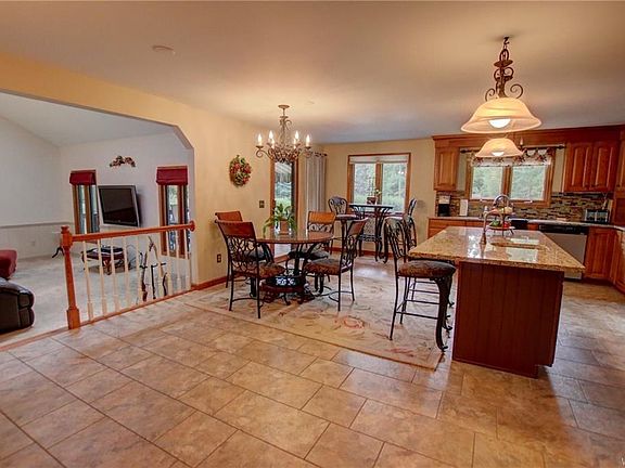 3rd image of 30 Red Fox Ln