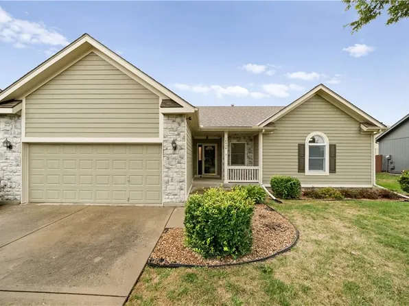 18404 Ash St, Gardner, KS 66030