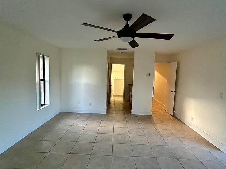 22822 Pinewood Ct — Photo 32