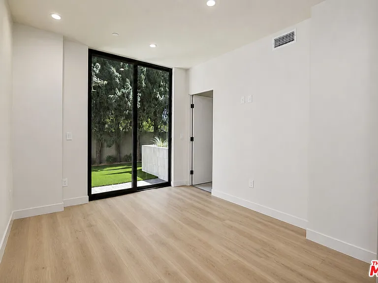 428 Arnaz Dr — Photo 5