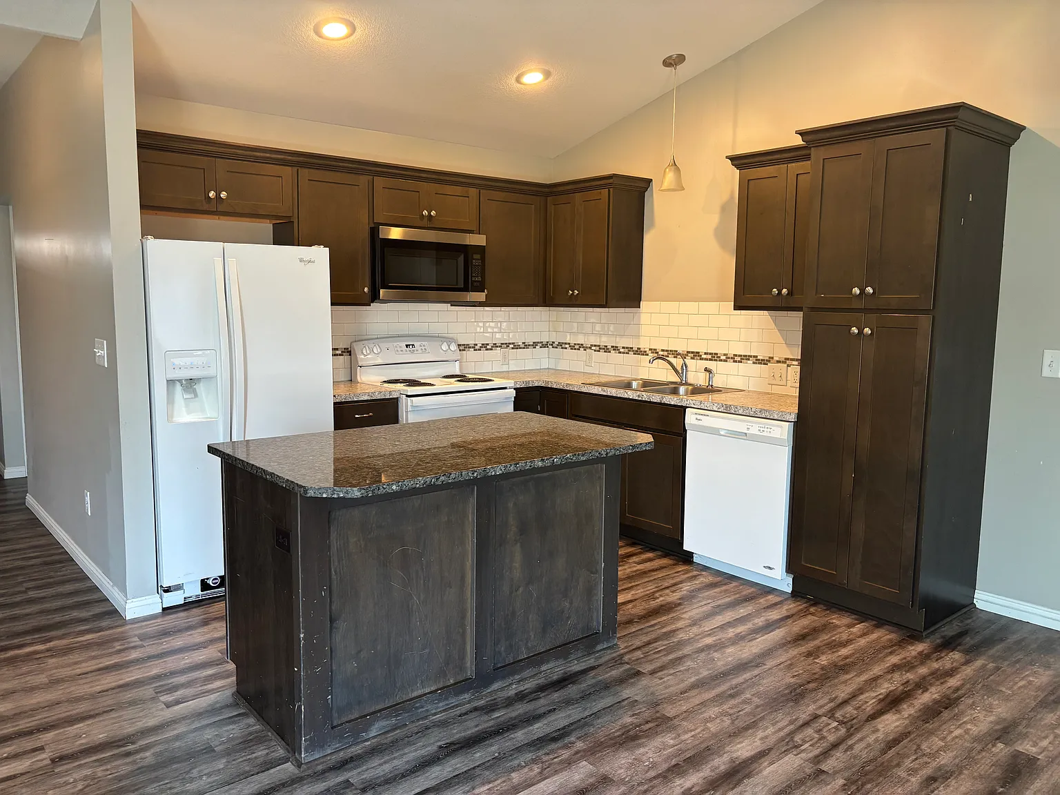 3 bed, 1850 sqft, $1,750 — Photo 2