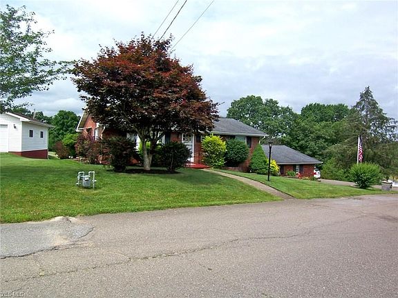 3rd image of 405 Meadow Ln