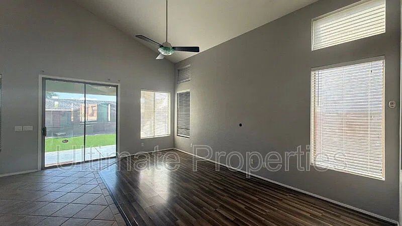 4 bed, 2.0 bath, 2405 sqft, $2,395 — Photo 4