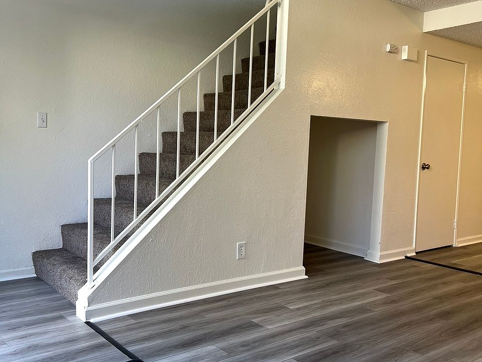 1st image of 43711 Challenger Way #16