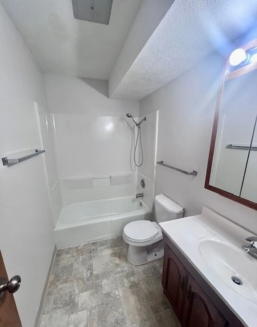 1235 S 22nd Street Apartments — Photo 4