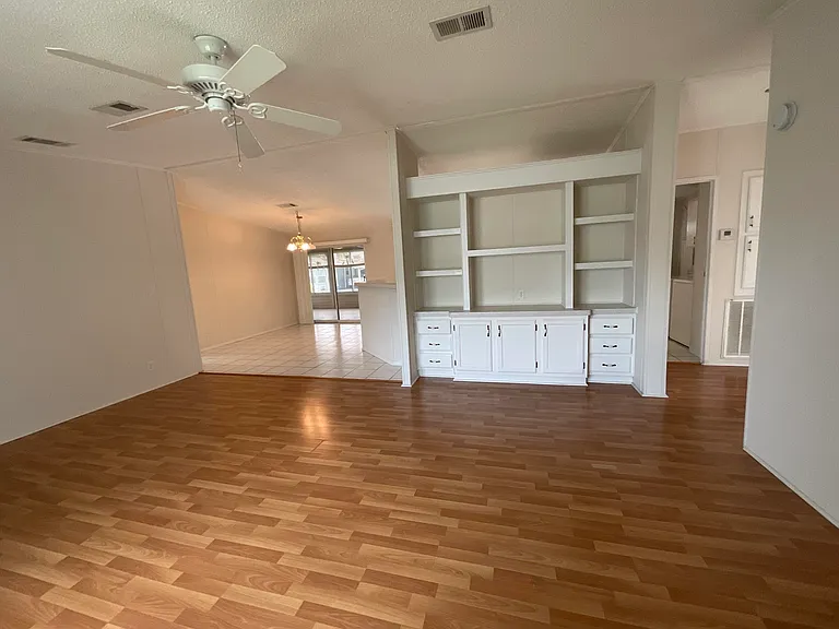 827 Sunglow St — Photo 13