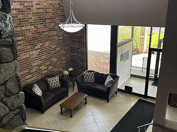 5th image of 850 S Lorraine Rd APT 3J