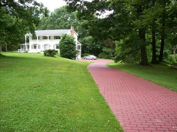 2nd image of 107 Franklin Ln