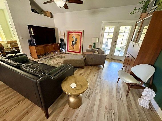 4th image of 868 E Cullumber St