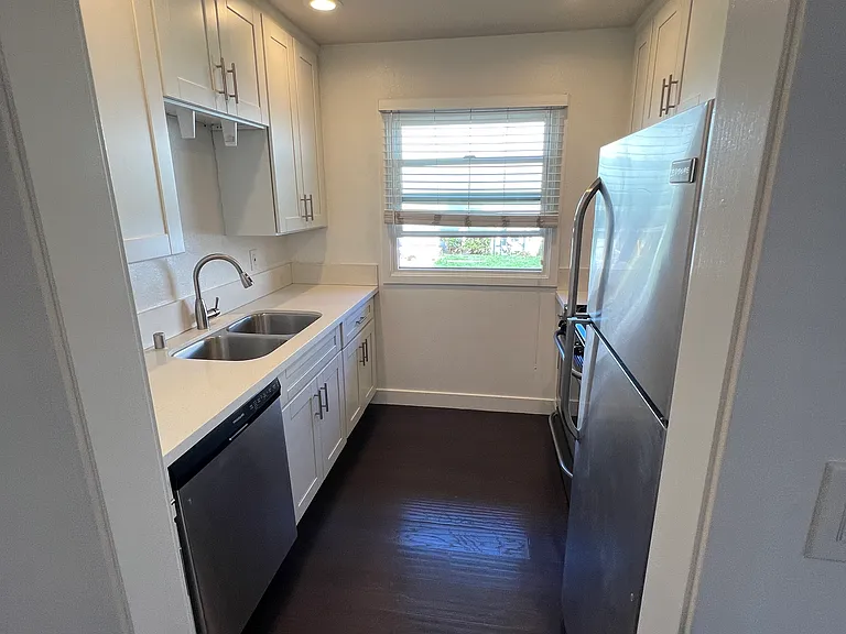 379 Termino Ave #5 — Photo 5