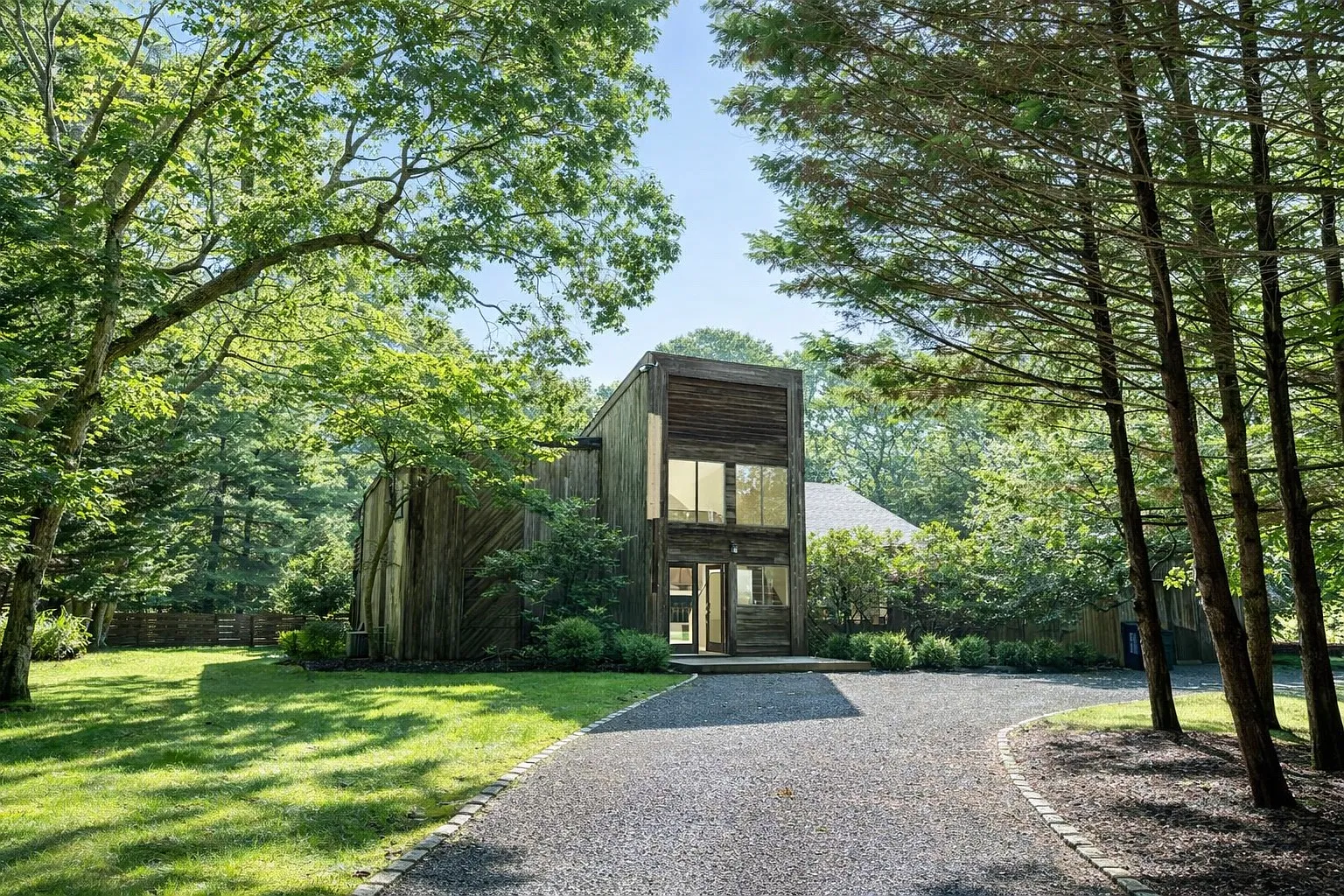 Secluded Quogue Contemporary - Year Round Rental — Photo 2