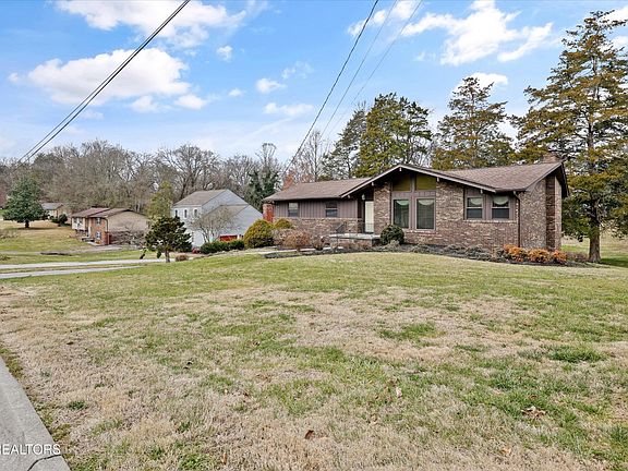 4th image of 605 Woodland Dr