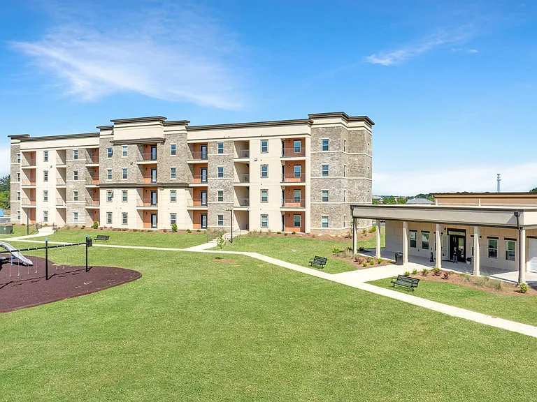 Joy Park Luxury Apartments — Photo 2