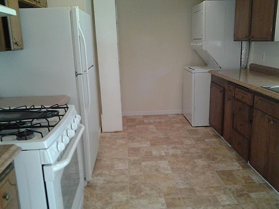 Kitchen w/stacked laundry and pantry