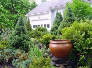 19 Carriage Ln, Amherst, MA 01002