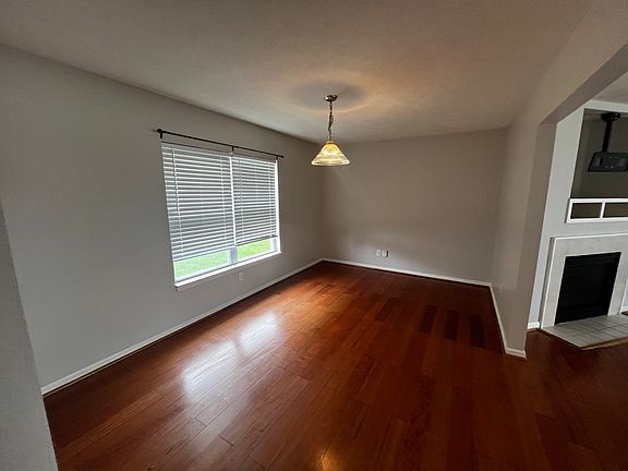 3rd image of 741 Yellowwood Dr