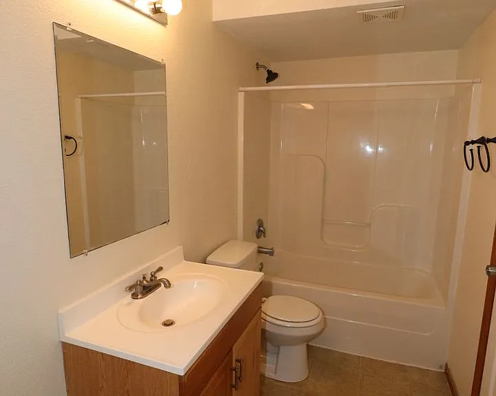 2120 Thompson Dr — Photo 33