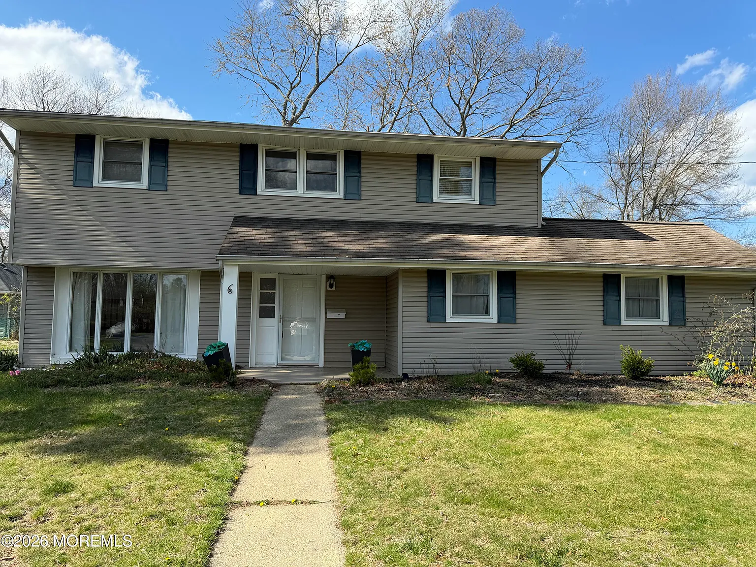 4 bed, 1.5 bath, 1560 sqft, $4,000 — Photo 1