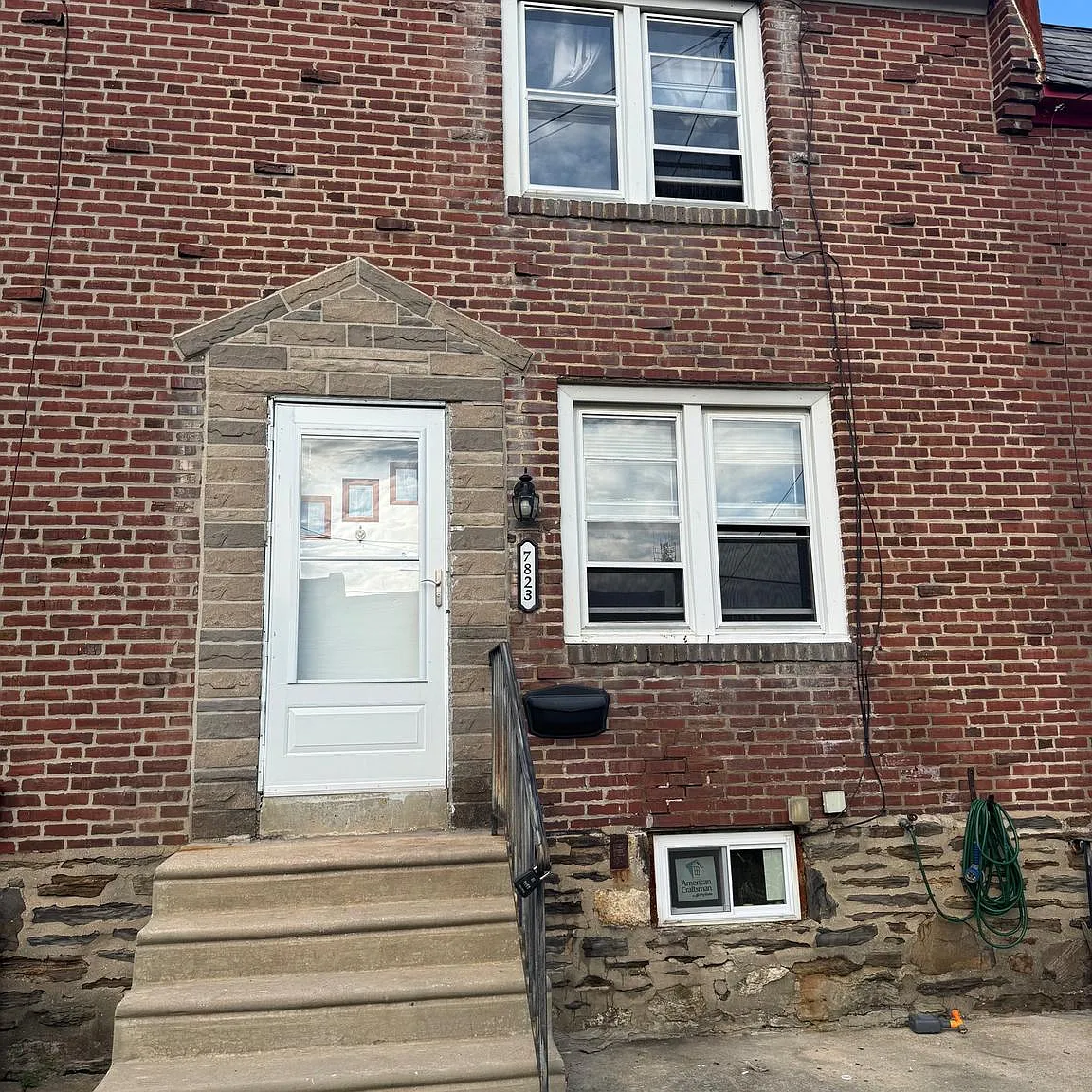 3 bed, 1056 sqft, $2,000 — Photo 1
