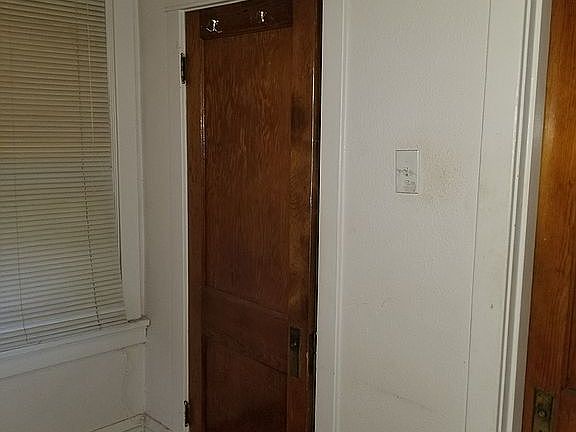 4th image of 5343 Labadie Ave