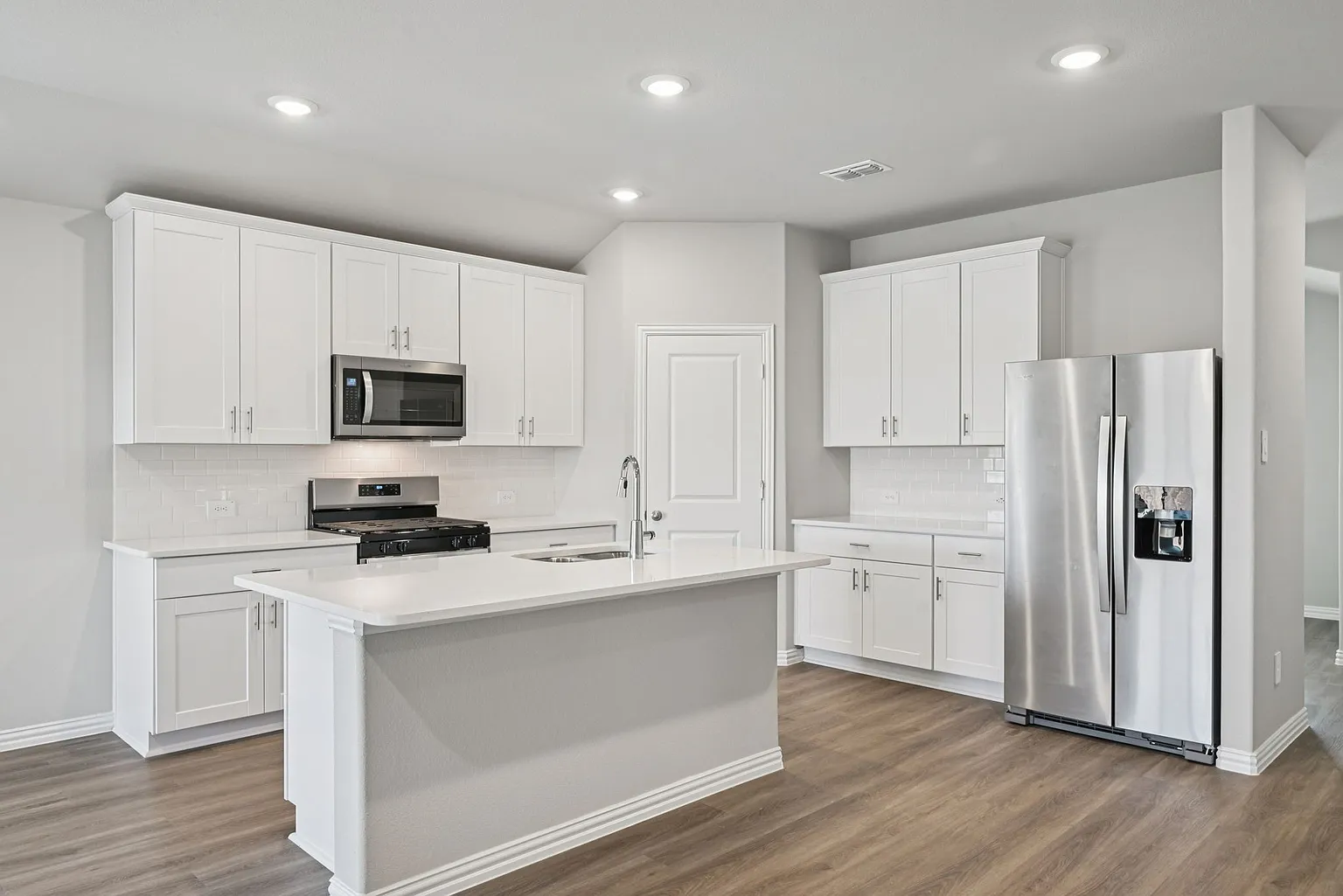 2014 Colt Ct photo 1