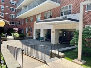 52-30 39th Dr, Woodside, NY 11377