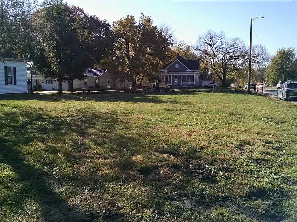 2nd image of 1100 Bell St