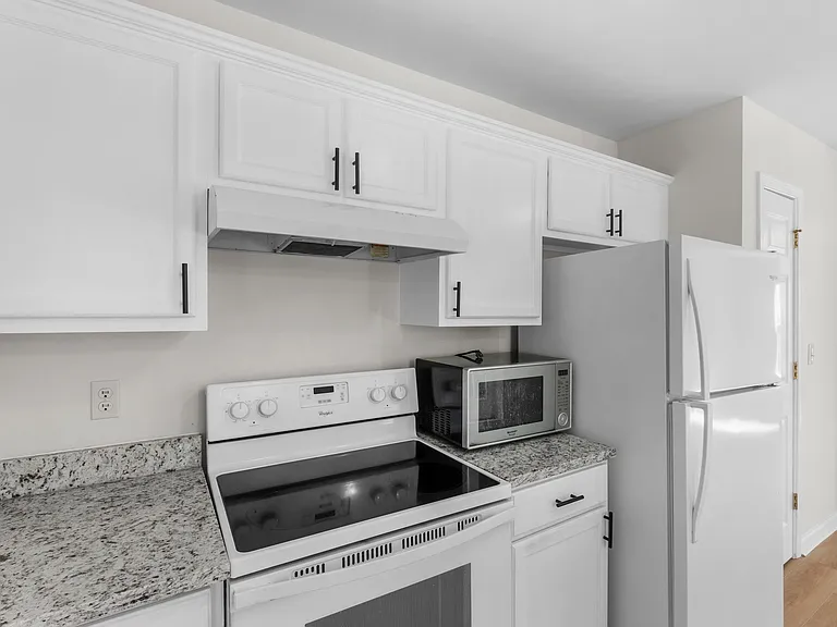 109 Summer Vale Dr — Photo 8