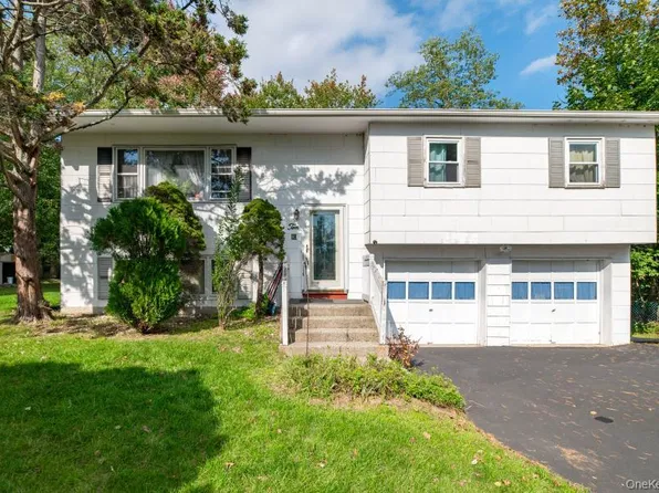 10 Connecticut Court, Valley Cottage, NY 10989