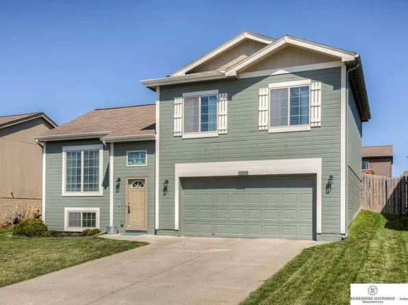 16938 Browne St, Omaha, NE 68116