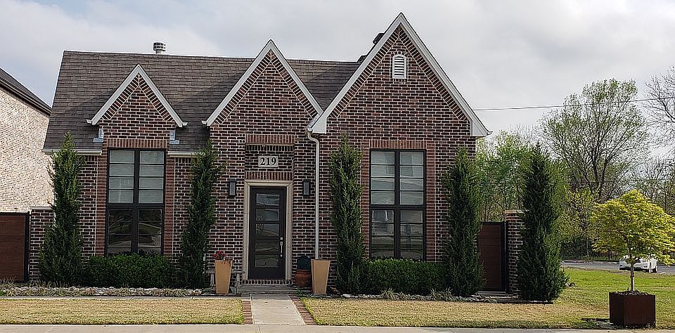 219 W. Dallas St. 