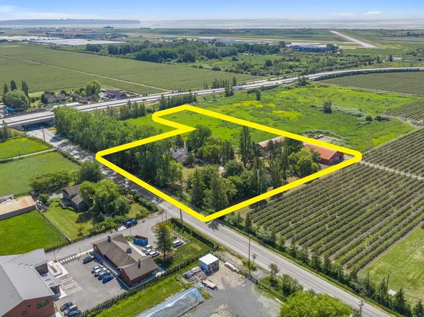 7064 Ladner Trunk Rd, Delta, BC V4K 1W4