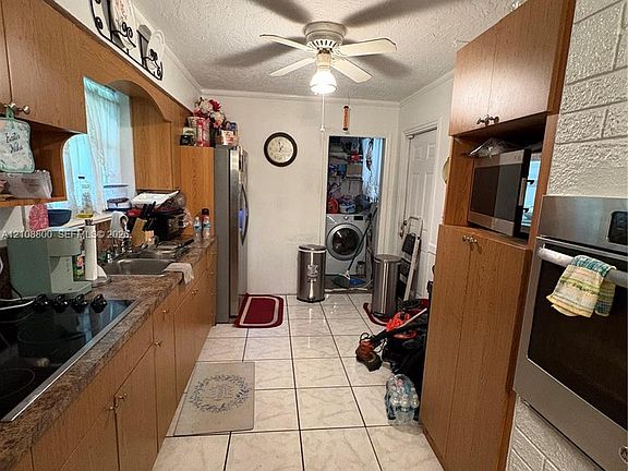 3rd image of 451 SW 30th Ave