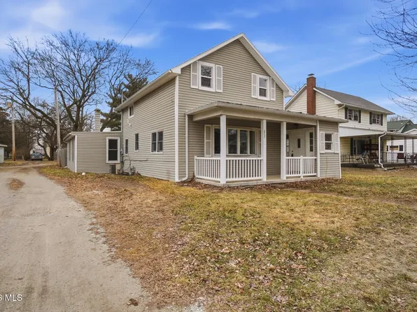 217 N East St, Bradner, OH 43406