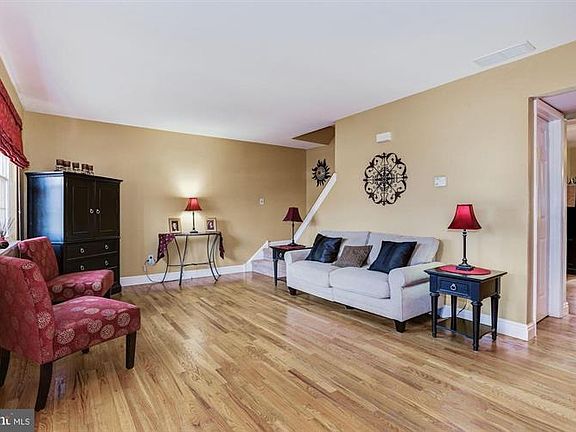 3rd image of 151 Fellowship Ln